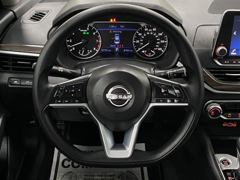 Used 2025 Nissan Altima 2.5 SV FWD image 13