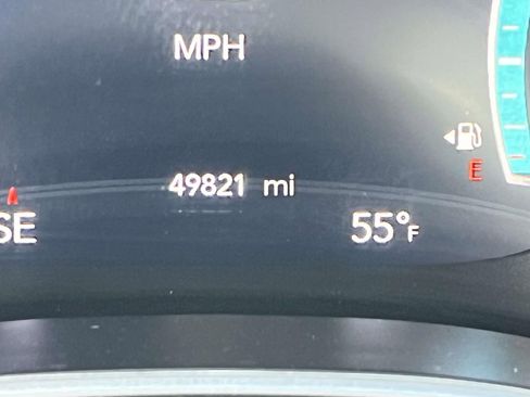 Used 2024 Chrysler Pacifica Touring-L image 18