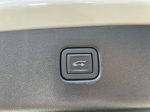 Certified 2025 Chevrolet Blazer LT w/ Convenience Package image 12