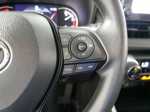 Used 2024 Toyota RAV4 XLE AWD/4WD image 28