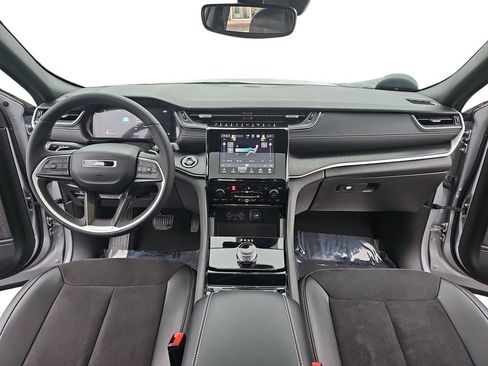 Used 2023 Jeep Grand Cherokee Altitude image 9