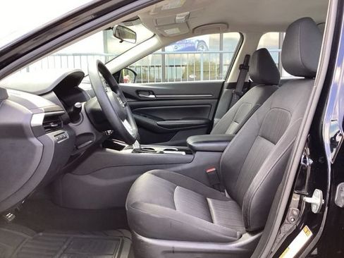 Used 2024 Nissan Altima 2.5 SV FWD image 17