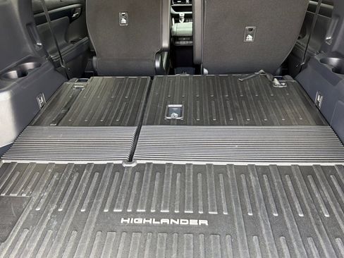 Certified 2025 Toyota Highlander XLE image 15