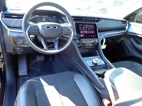 New 2025 Jeep Grand Cherokee L Altitude image 13