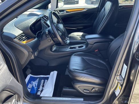 Used 2019 Lincoln MKC Select w/ Select Plus Package AWD/4WD image 8