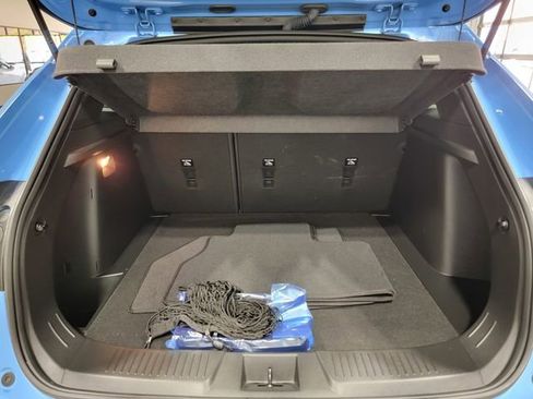 Certified 2024 Chevrolet Trax RS w/ Sunroof Package FWD image 35