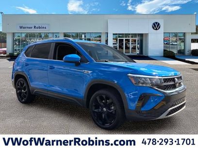 Used 2023 Volkswagen Taos SE w/ Black Wheel Package