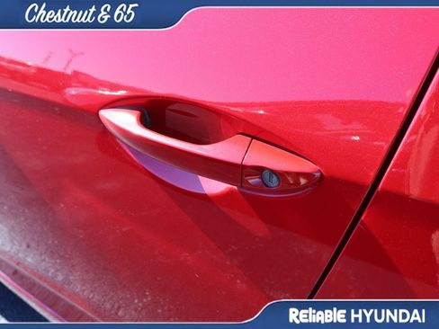 Used 2016 Hyundai Veloster FWD image 23