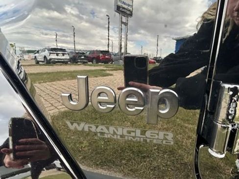 Used 2021 Jeep Wrangler Unlimited Sahara image 30