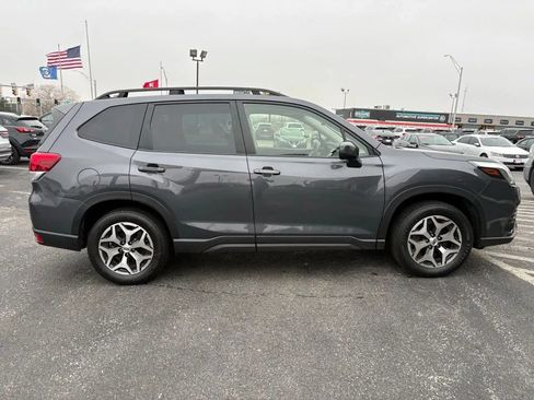 Used 2022 Subaru Forester Premium AWD/4WD image 6