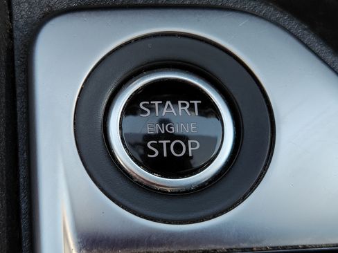 Used 2025 Nissan Sentra SV FWD image 22