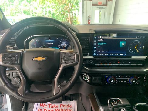 Used 2026 Chevrolet Silverado 1500 High Country AWD/4WD image 15