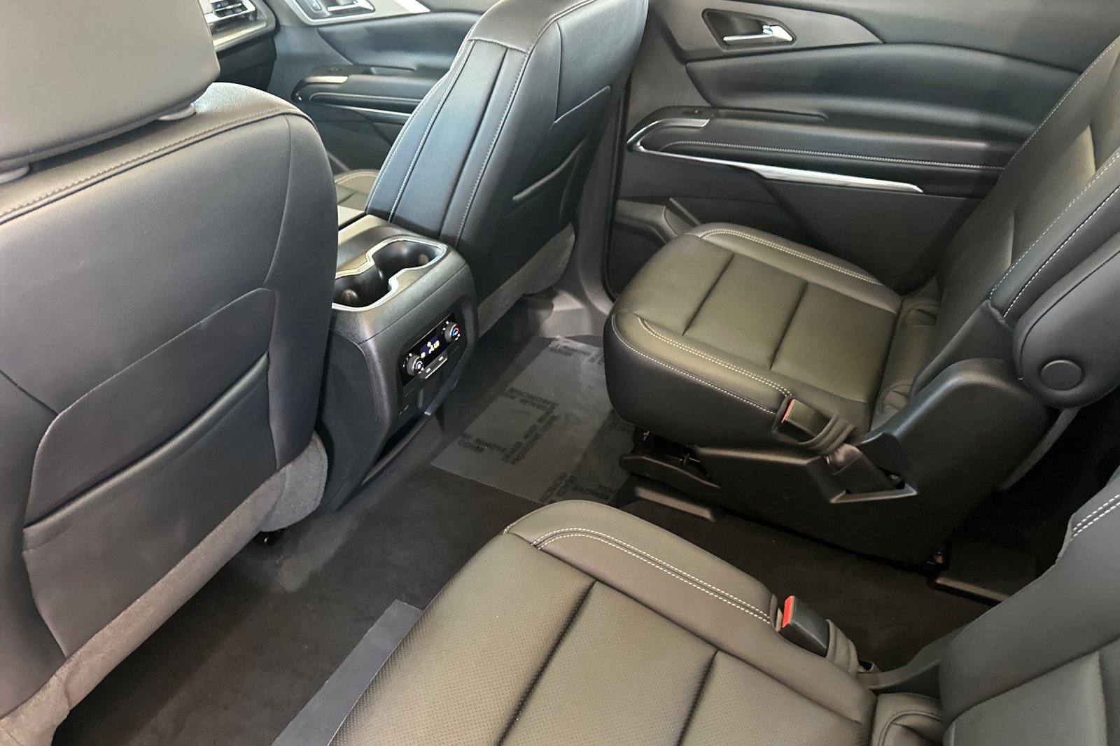 Used 2026 Chevrolet Traverse LT w/ Sun and Wheel Package FWD image 13