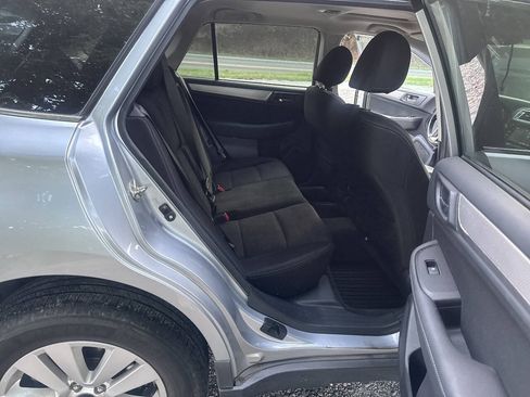 Used 2015 Subaru Outback 2.5i Premium AWD/4WD image 11