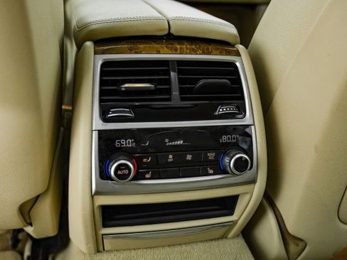 Used 2017 BMW 740i xDrive image 33