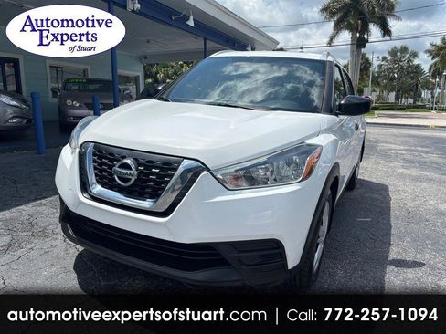 Used 2019 Nissan Kicks S FWD image 1