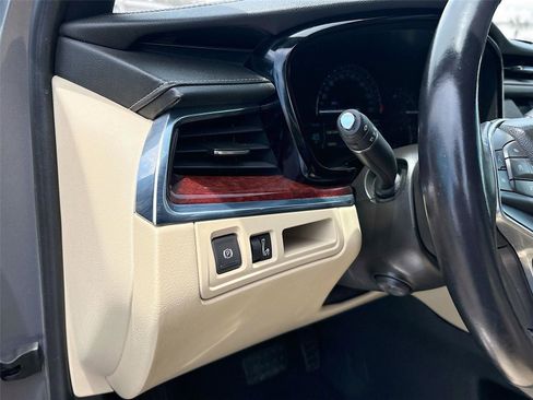 Used 2018 Cadillac XT5 Luxury w/ Driver Awareness Package image 11