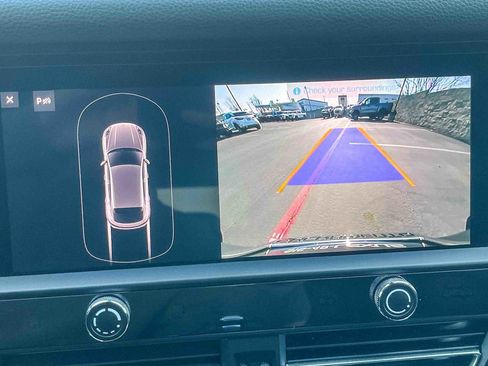 Used 2024 Porsche Macan image 23