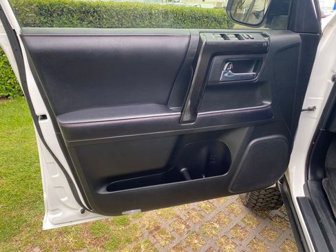 Used 2019 Toyota 4Runner TRD Off-Road AWD/4WD image 17