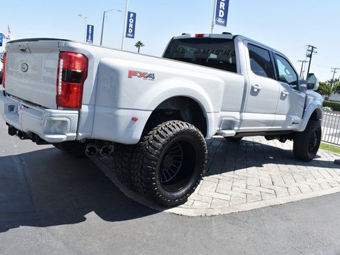 Used 2025 Ford F450 Lariat w/ FX4 Off-Road Package image 36