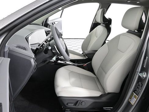 New 2025 Kia Niro EX Touring image 19