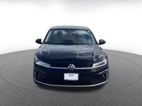 Used 2025 Volkswagen Jetta SE image 4