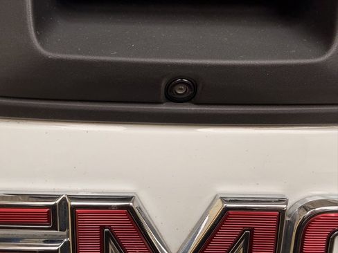 Used 2018 GMC Canyon SLT image 7