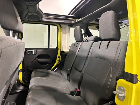 Used 2024 Jeep Wrangler Unlimited image 33