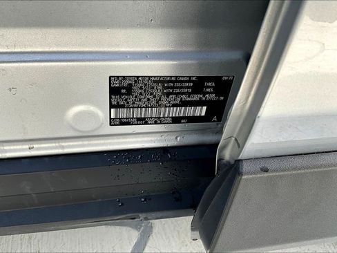 Certified 2021 Toyota RAV4 XLE Premium AWD/4WD image 18