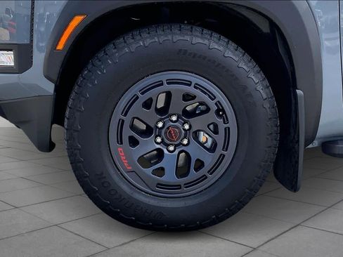 Used 2025 Nissan Frontier Pro-X image 11