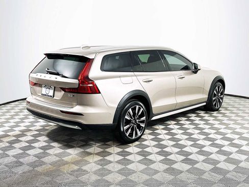 Used 2025 Volvo V60 B5 Cross Country Ultra w/ Protection Package Premier image 7