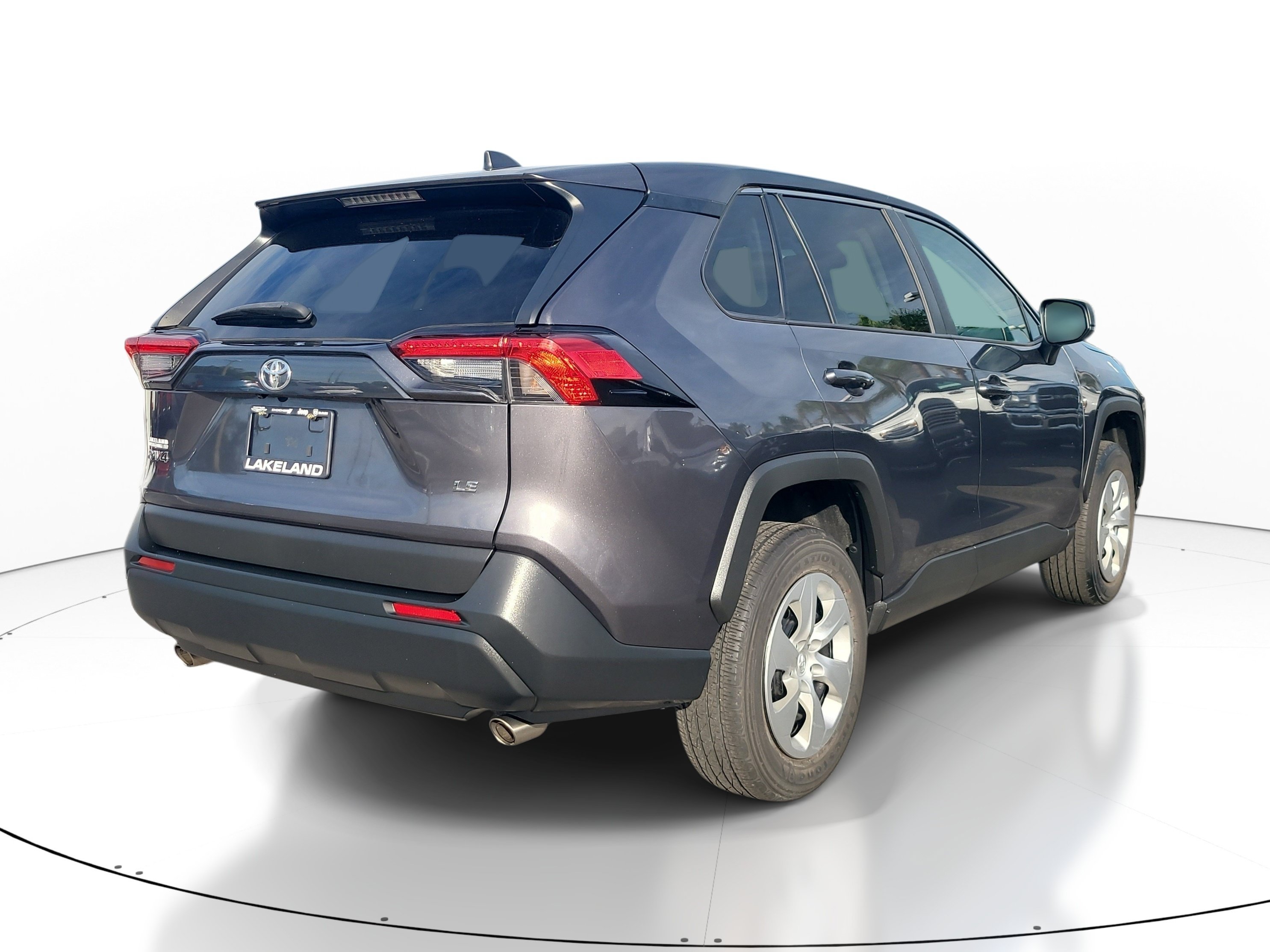 Used 2022 Toyota RAV4 LE FWD image 4