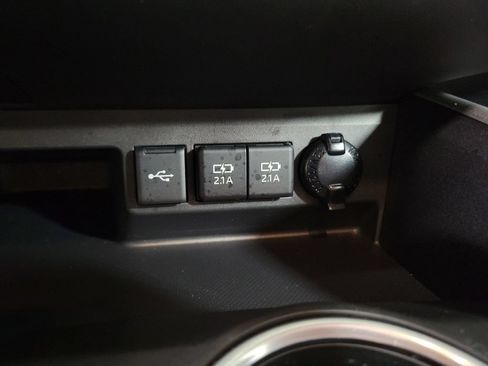 Used 2020 Toyota Highlander XLE FWD image 20