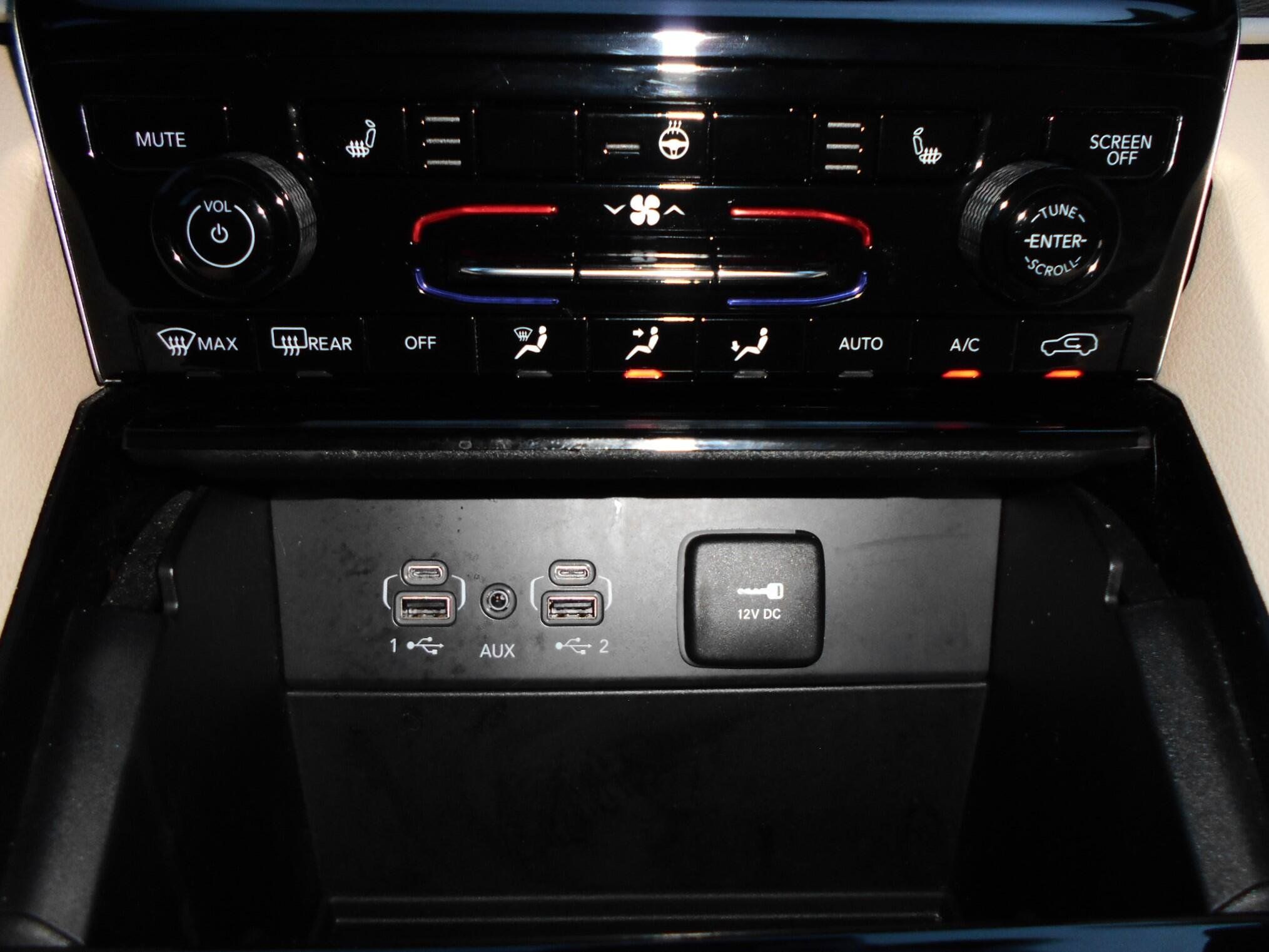 Used 2023 Jeep Grand Cherokee Limited AWD/4WD image 19