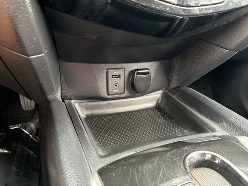 Used 2015 Nissan Rogue SV AWD/4WD image 12