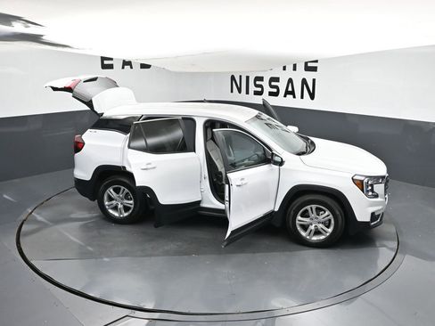 Used 2024 GMC Terrain SLE image 43