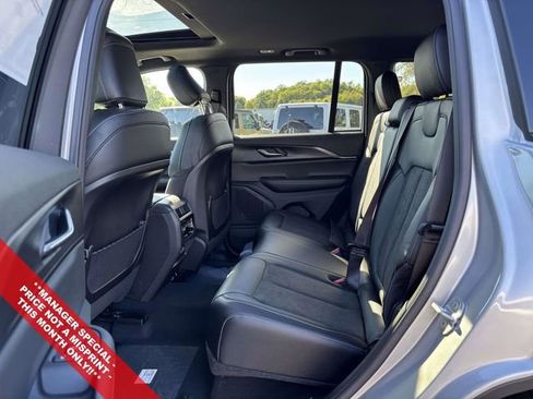 New 2025 Jeep Grand Cherokee Altitude image 6