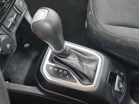 Used 2018 Jeep Renegade Sport w/ Power & Air Group AWD/4WD image 32