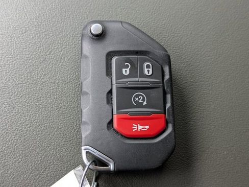 Used 2024 Jeep Gladiator Mojave w/ Safety Group AWD/4WD image 35