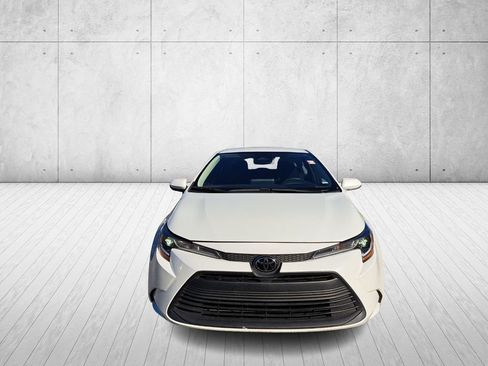 Used 2024 Toyota Corolla LE image 2