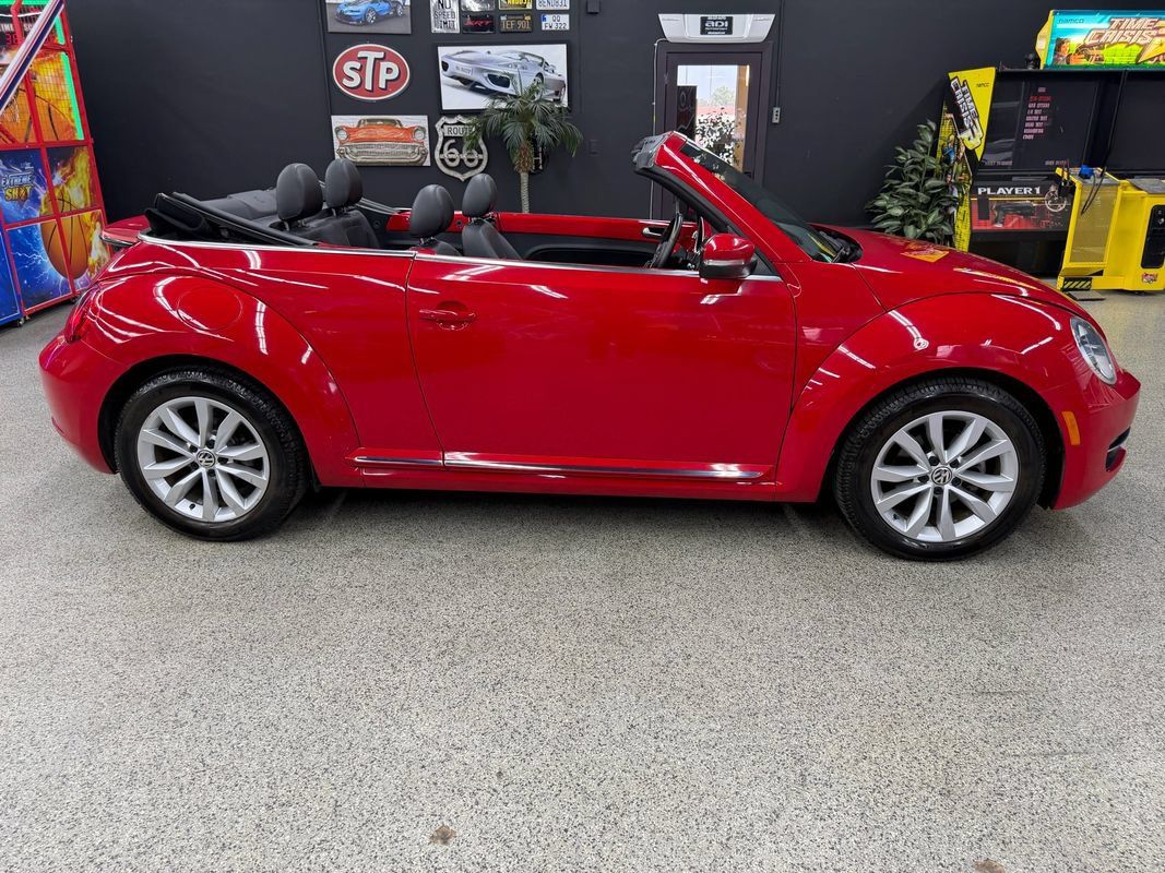 Used 2013 Volkswagen Beetle TDI FWD image 7