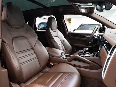 Used 2023 Porsche Cayenne image 24