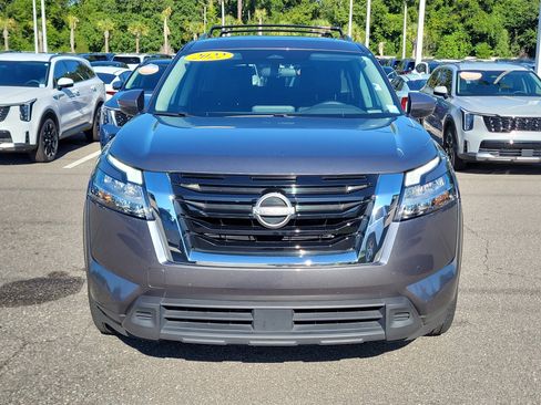 Used 2022 Nissan Pathfinder SV w/ SV Premium Package FWD image 2