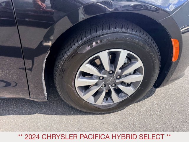 Certified 2024 Chrysler Pacifica Limited FWD image 8