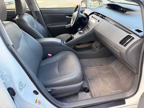 Used 2010 Toyota Prius Two FWD image 33