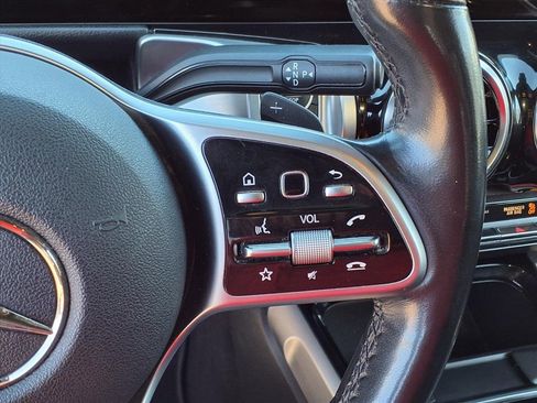 Used 2023 Mercedes-Benz GLB 250 4MATIC w/ Premium Package image 37