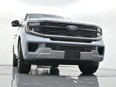 Used 2025 Ford Expedition Platinum w/ Driver's Package AWD/4WD image 47