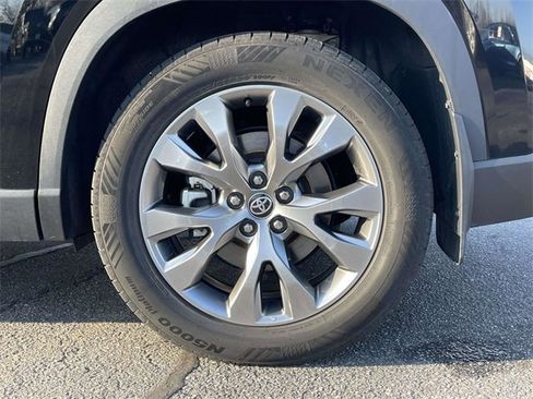 Used 2024 Toyota Grand Highlander Limited image 11