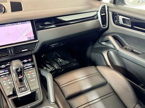 Used 2021 Porsche Cayenne image 22