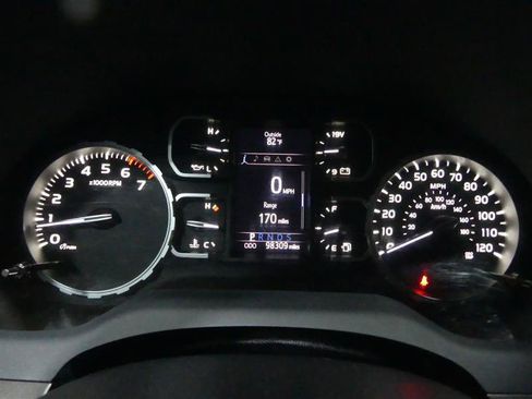 Used 2018 Toyota Tundra SR5 w/ TRD Off Road Package AWD/4WD image 31
